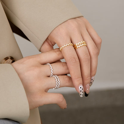 [Elitejewels]Delicate Enchanting Wave Shape Daily Ring