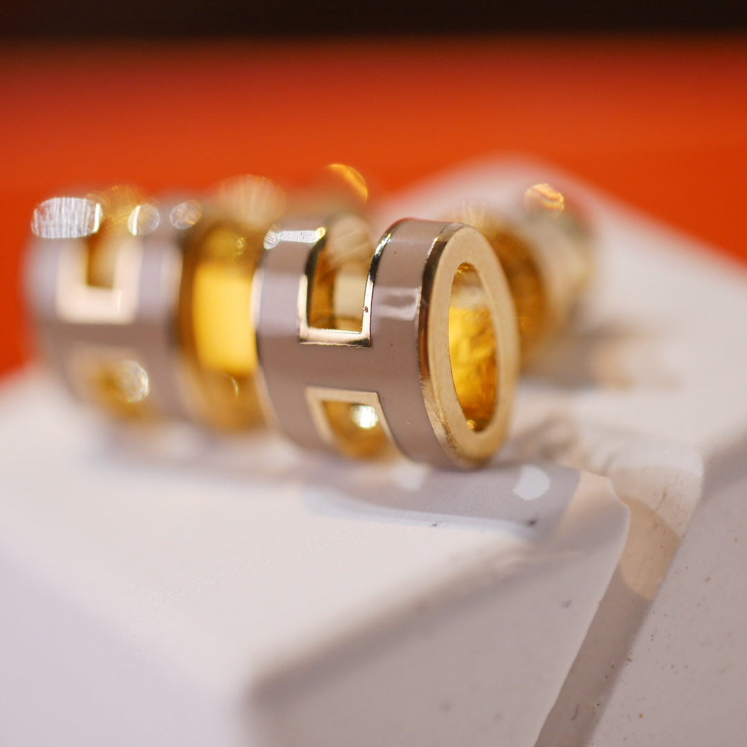 [Elitejewels]MINI POP H GOLD EARRINGS GREY