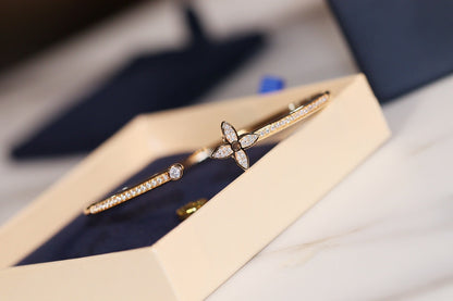 [Elitejewels]LV IDYLLE GOLD OPEN BRACELET DIAMOND PAVED