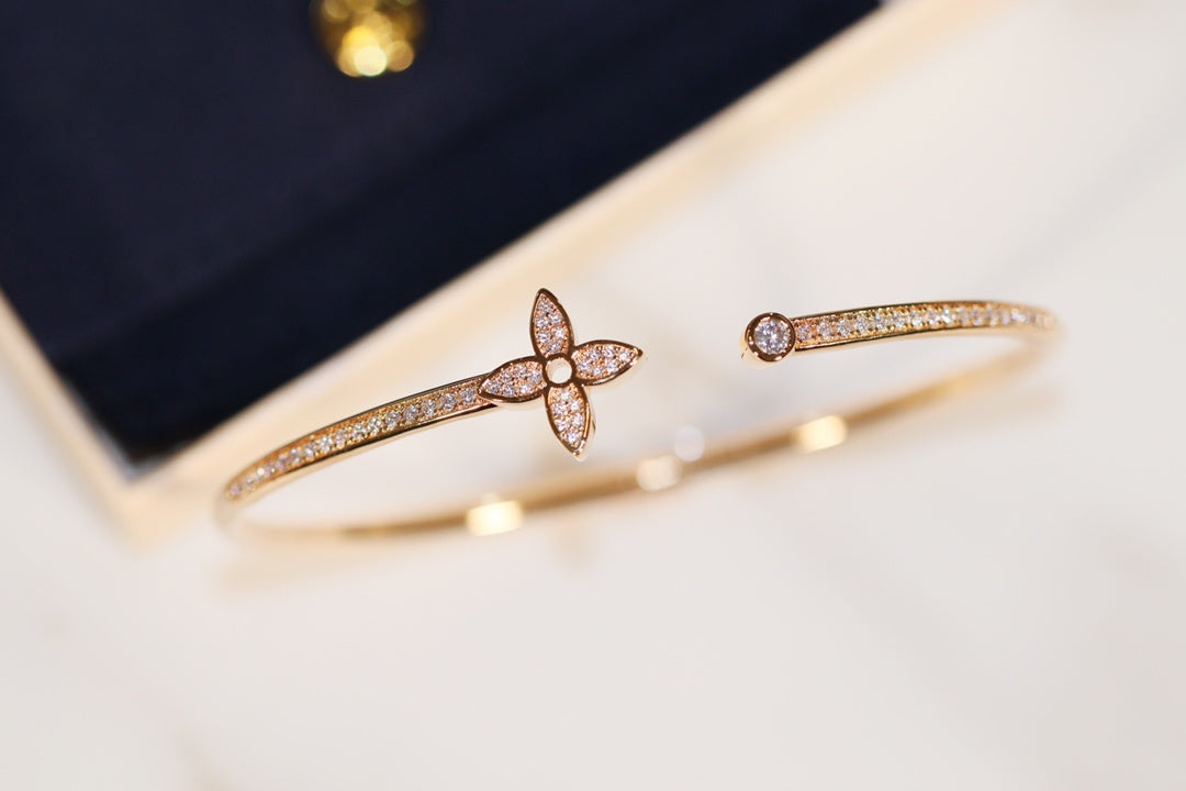 [Elitejewels]LV IDYLLE GOLD OPEN BRACELET DIAMOND PAVED