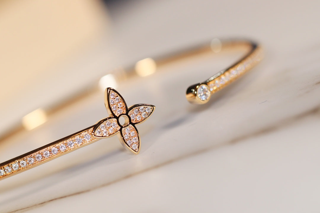 [Elitejewels]LV IDYLLE GOLD OPEN BRACELET DIAMOND PAVED