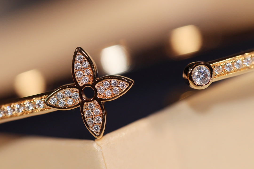 [Elitejewels]LV IDYLLE GOLD OPEN BRACELET DIAMOND PAVED