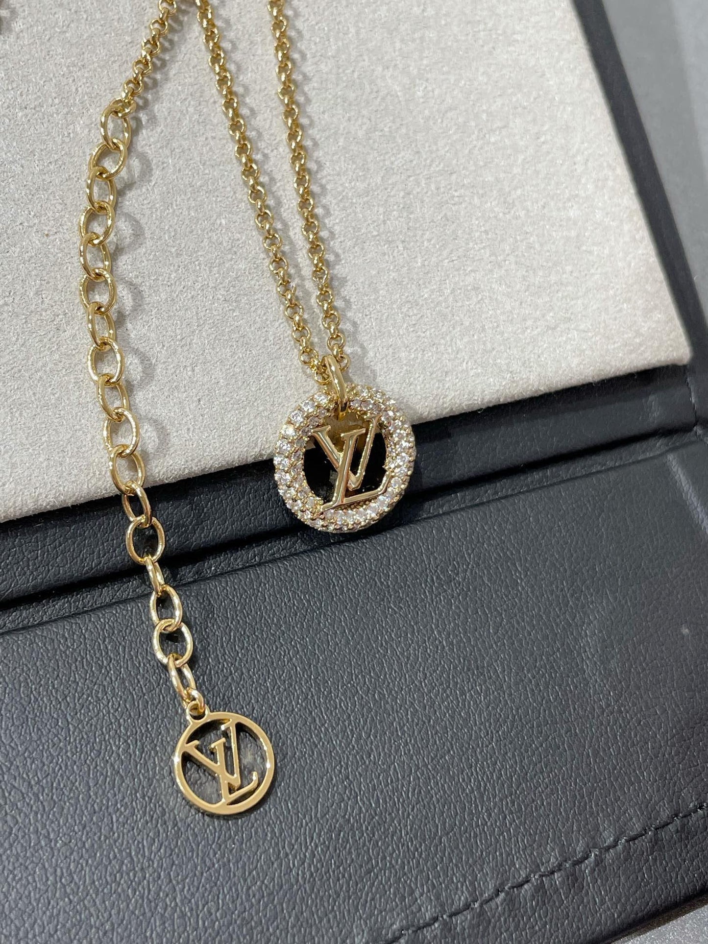 [Elitejewels]LV BY NIGHT DIAMOND PAVED NECKLACE