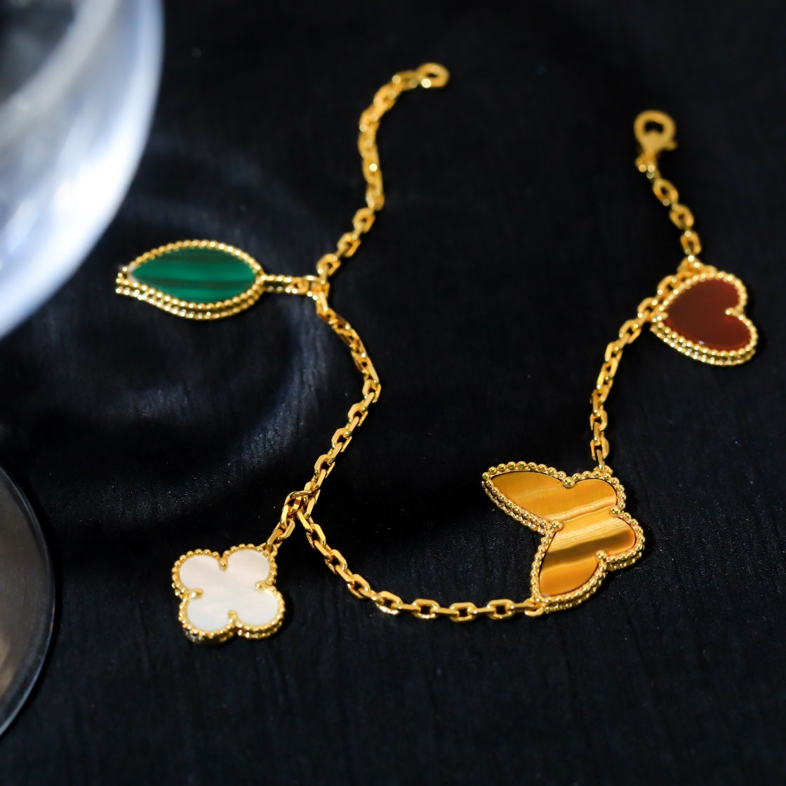 [Elitejewels]LUCKY SPRING 5 MOTIF GOLD BRACELET