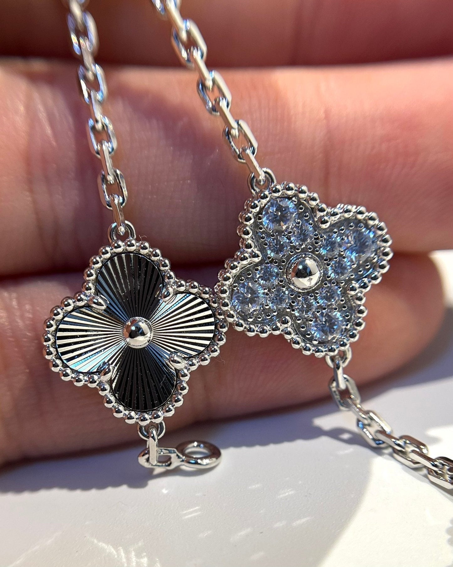 [Elitejewels]CLOVER 5 MOTIF SILVER DIAMOND BRACELET