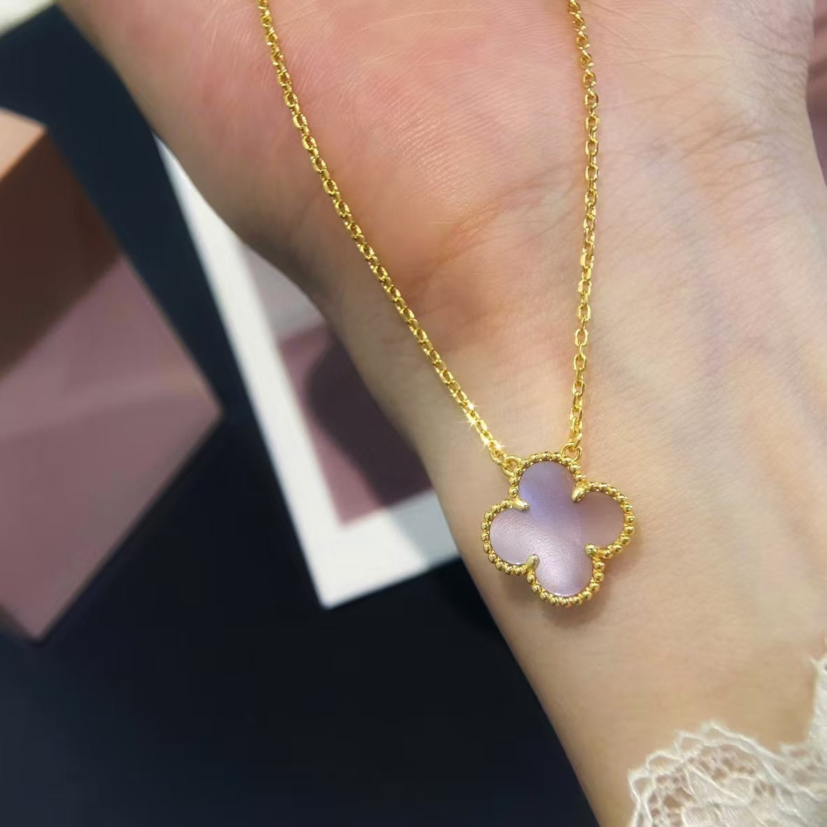 [Elitejewels]CLOVER 15MM PINK MOTHER-OF-PEARL NECKLACE