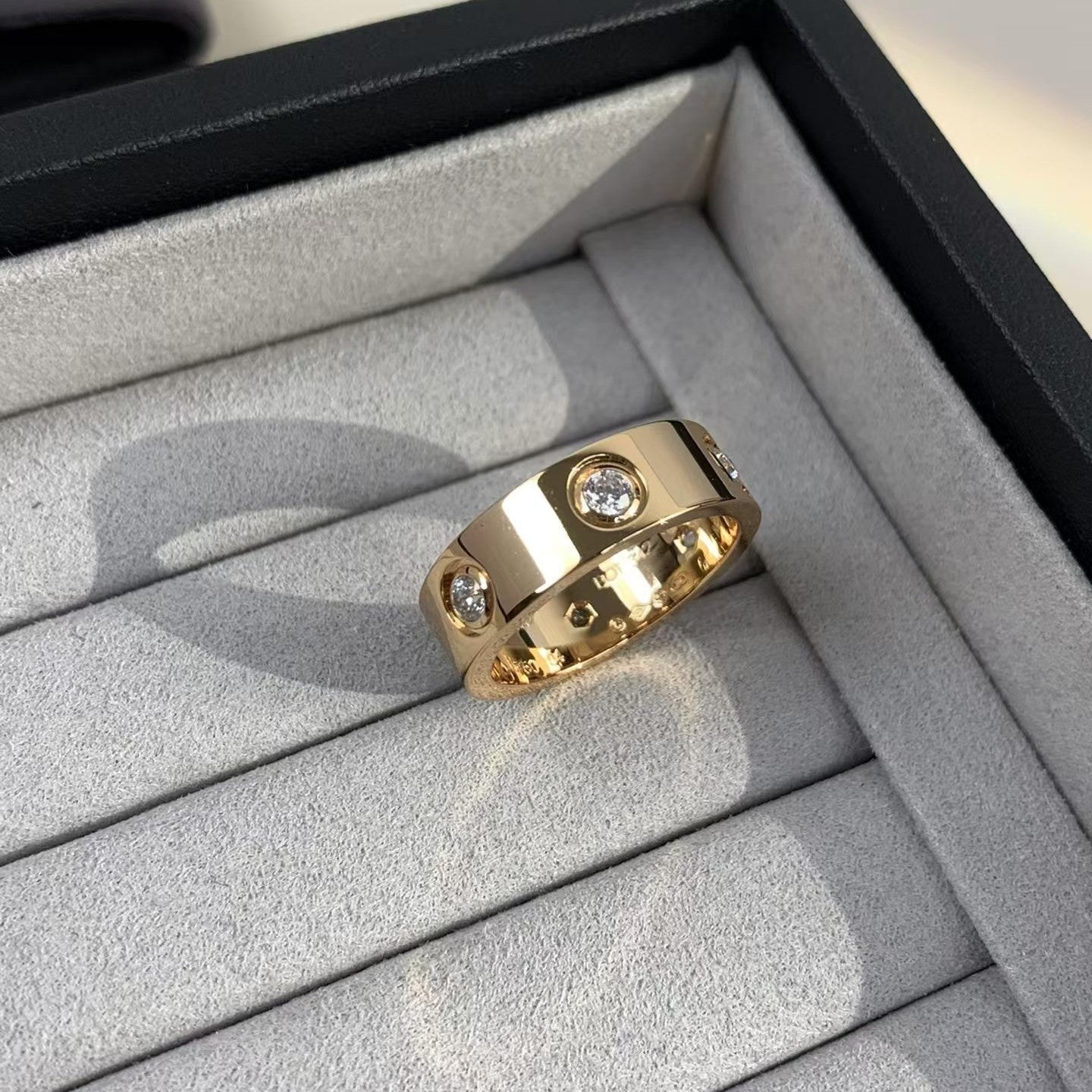 [Elitejewels]LOVE RING 5.5MM 6 DIAMONDS PINK GOLD