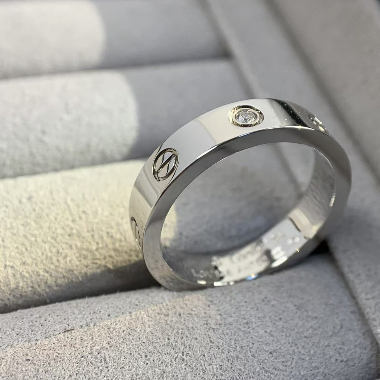 [Elitejewels]LOVE RING 4MM 1 DIAMOND SILVER