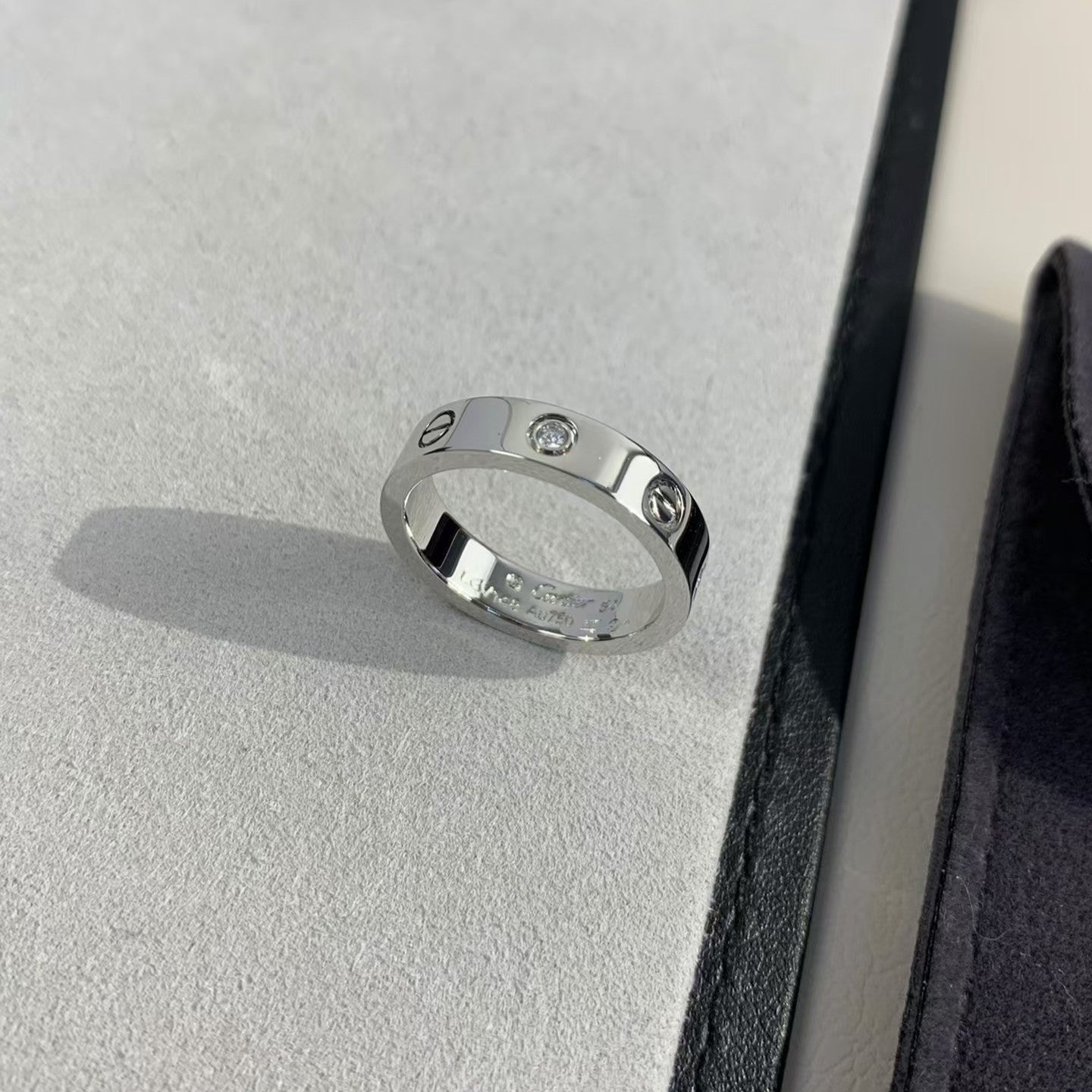 [Elitejewels]LOVE RING 4MM 1 DIAMOND SILVER
