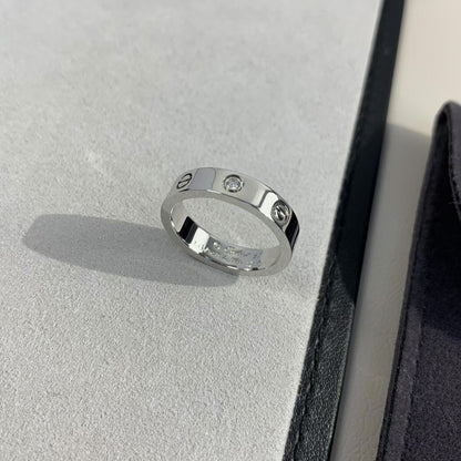 [Elitejewels]LOVE RING 4MM 1 DIAMOND SILVER