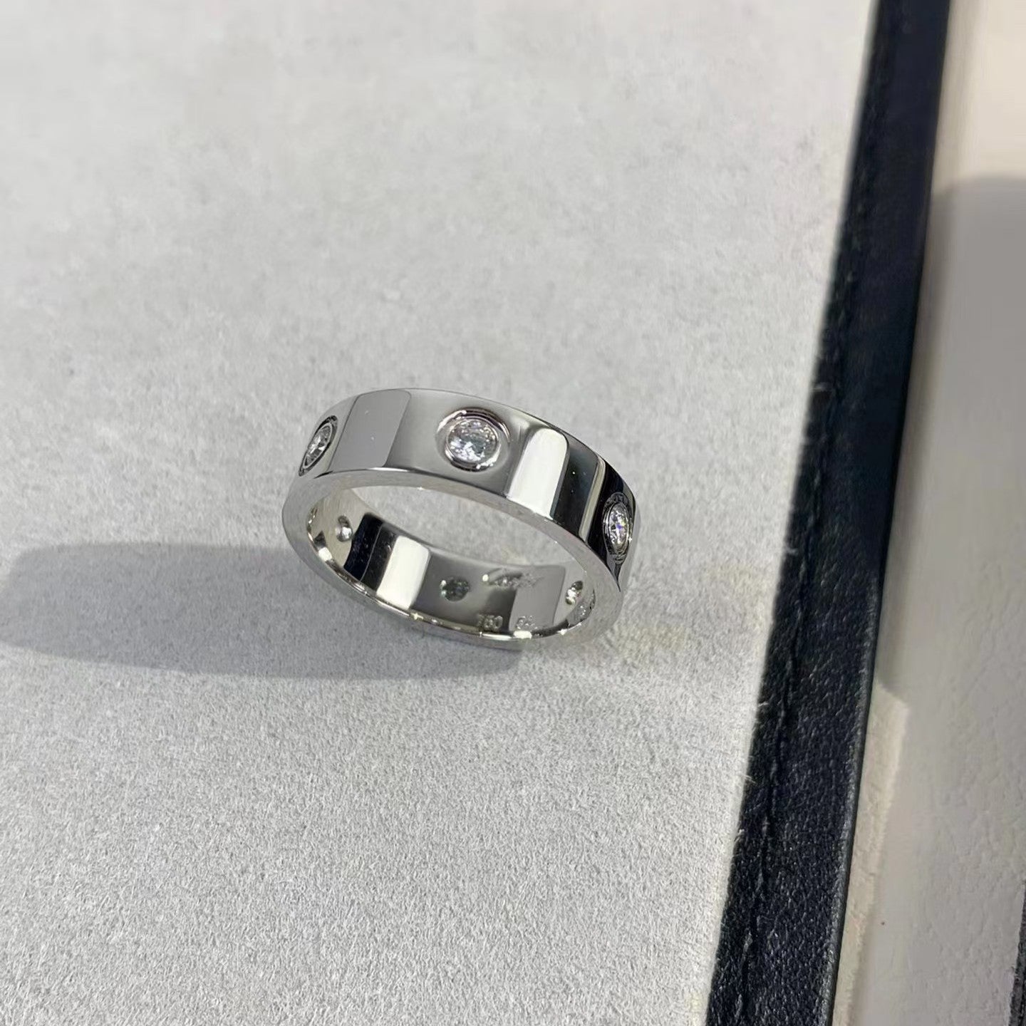 [Elitejewels]LOVE RING 5.5MM 6 DIAMONDS SILVER