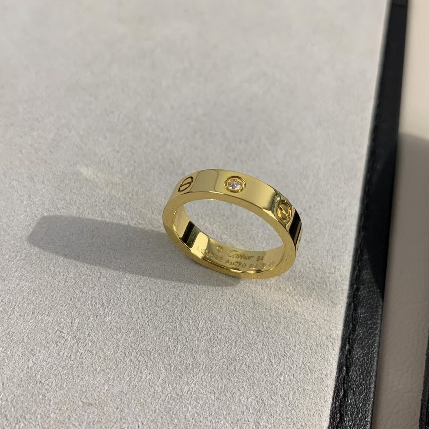 [Elitejewels]LOVE RING 4MM 1 DIAMOND GOLD