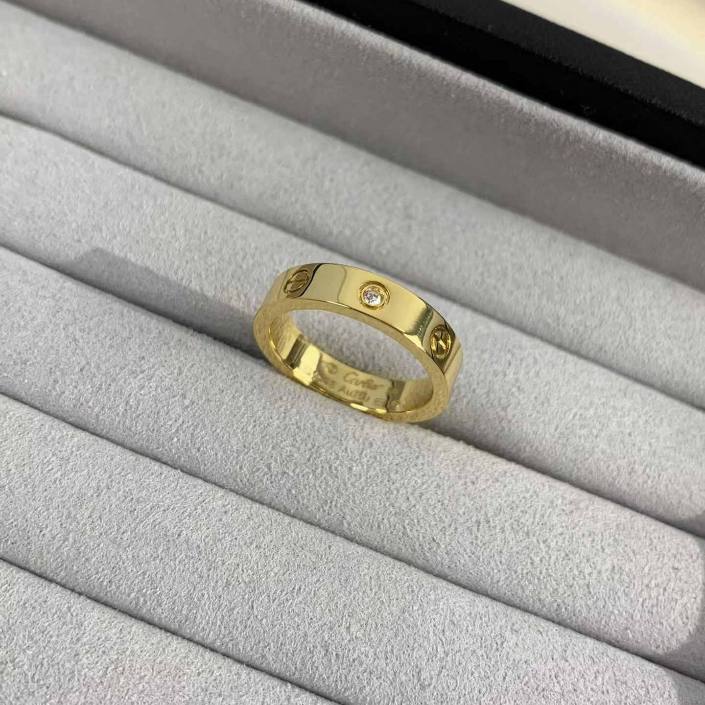 [Elitejewels]LOVE RING 4MM 1 DIAMOND GOLD