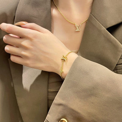 [Elitejewels]LV LOGO STAR MOTIF GOLD BRACELET