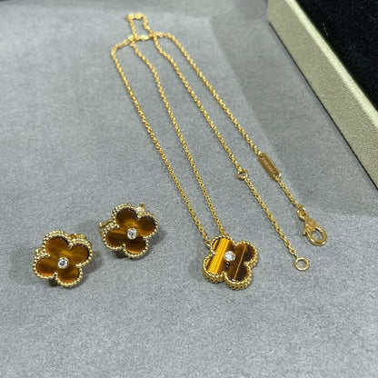 [Elitejewels]CLOVER 15MM DIAMOND AND YELLOW TIGER'S EYE AGATE NECKLACE