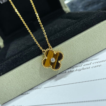 [Elitejewels]CLOVER 15MM DIAMOND AND YELLOW TIGER'S EYE AGATE NECKLACE