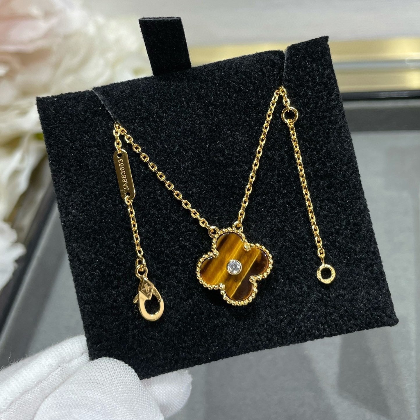 [Elitejewels]CLOVER 15MM DIAMOND AND YELLOW TIGER'S EYE AGATE NECKLACE