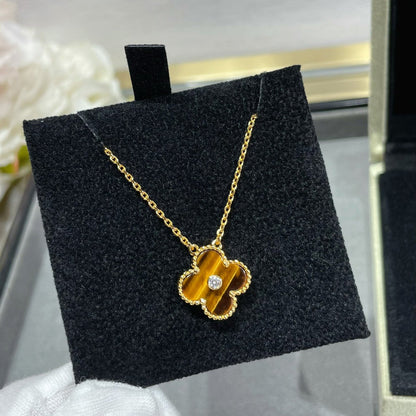 [Elitejewels]CLOVER 15MM DIAMOND AND YELLOW TIGER'S EYE AGATE NECKLACE
