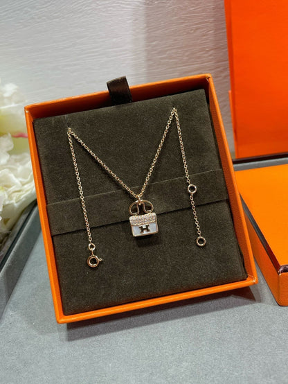 [Elitejewels]HM CIRCE MOISSANITE PENDANT NECKLACE GOLD
