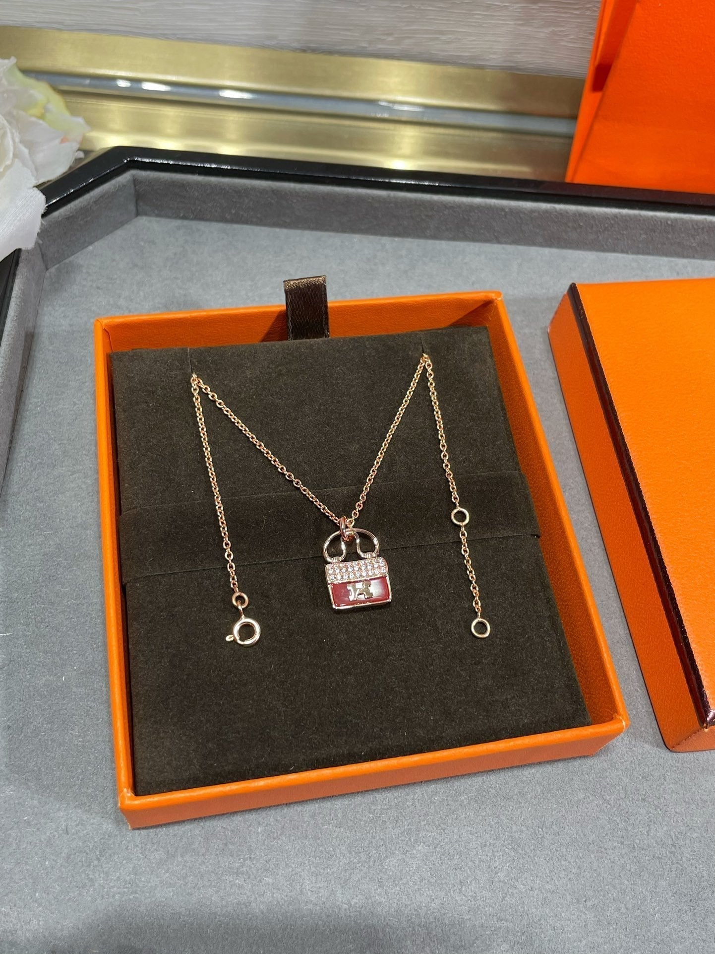 [Elitejewels]HM CIRCE MOISSANITE PENDANT NECKLACE GOLD