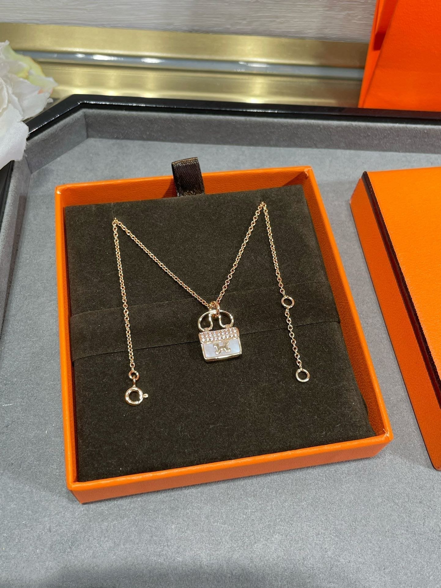 [Elitejewels]HM CIRCE MOISSANITE PENDANT NECKLACE GOLD