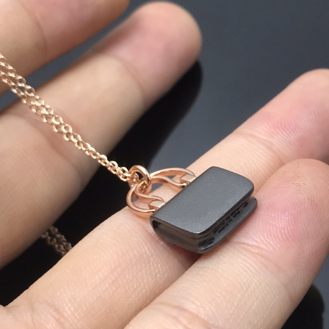 [Elitejewels]WOMEN'S HM AMULETTES CONSTANCE PENDANT NECKLACE
