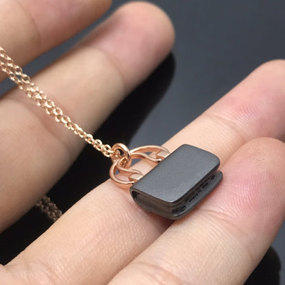 [Elitejewels]WOMEN'S HM AMULETTES CONSTANCE PENDANT NECKLACE